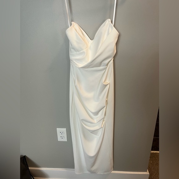 Selfie Leslie Dresses & Skirts - Selfie Leslie White Midi Dress